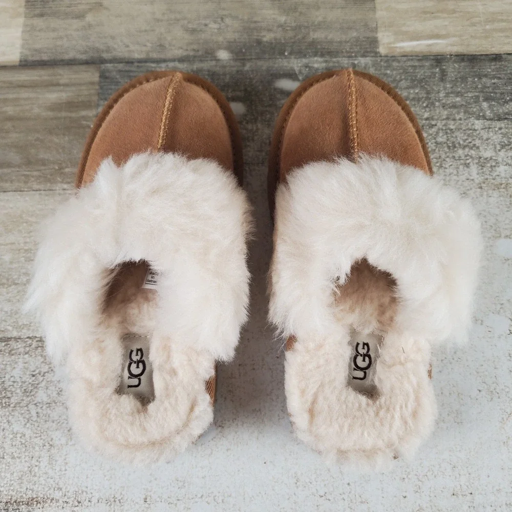 UGG Cozy II Girls Slippers Sz 11 Chestnut Suede Comfort Round Toe Indoor Shoes